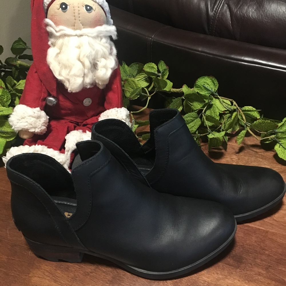 Sorel Lolla Cut-Out Bootie Sz 8